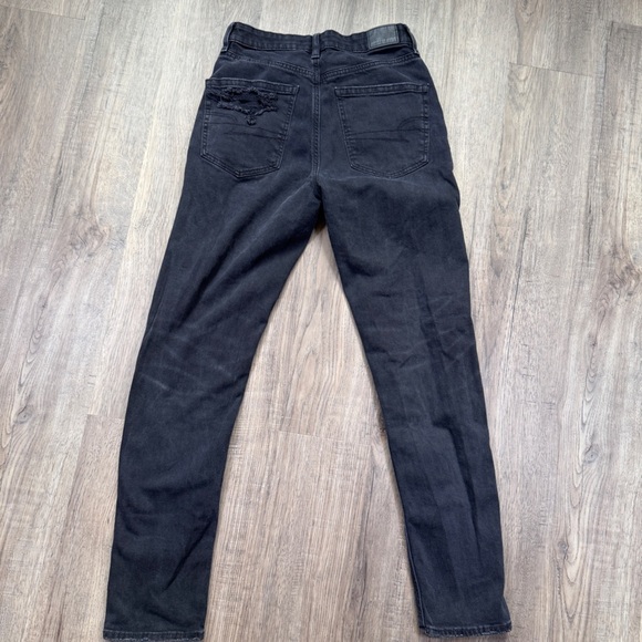 American Eagle Outfitters Black Distressed Strigid Mom Jean - Size 4 Long - Picture 5 of 14